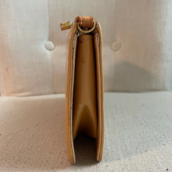 Louis Vuitton Vernis Lexington Monogram Clutch - Picture 12 of 15